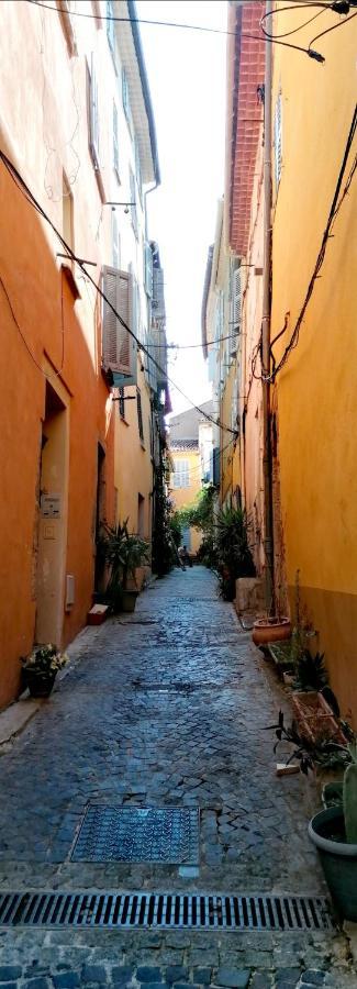 Beautiful Renovated Studio With View- Old Hyères Kültér fotó