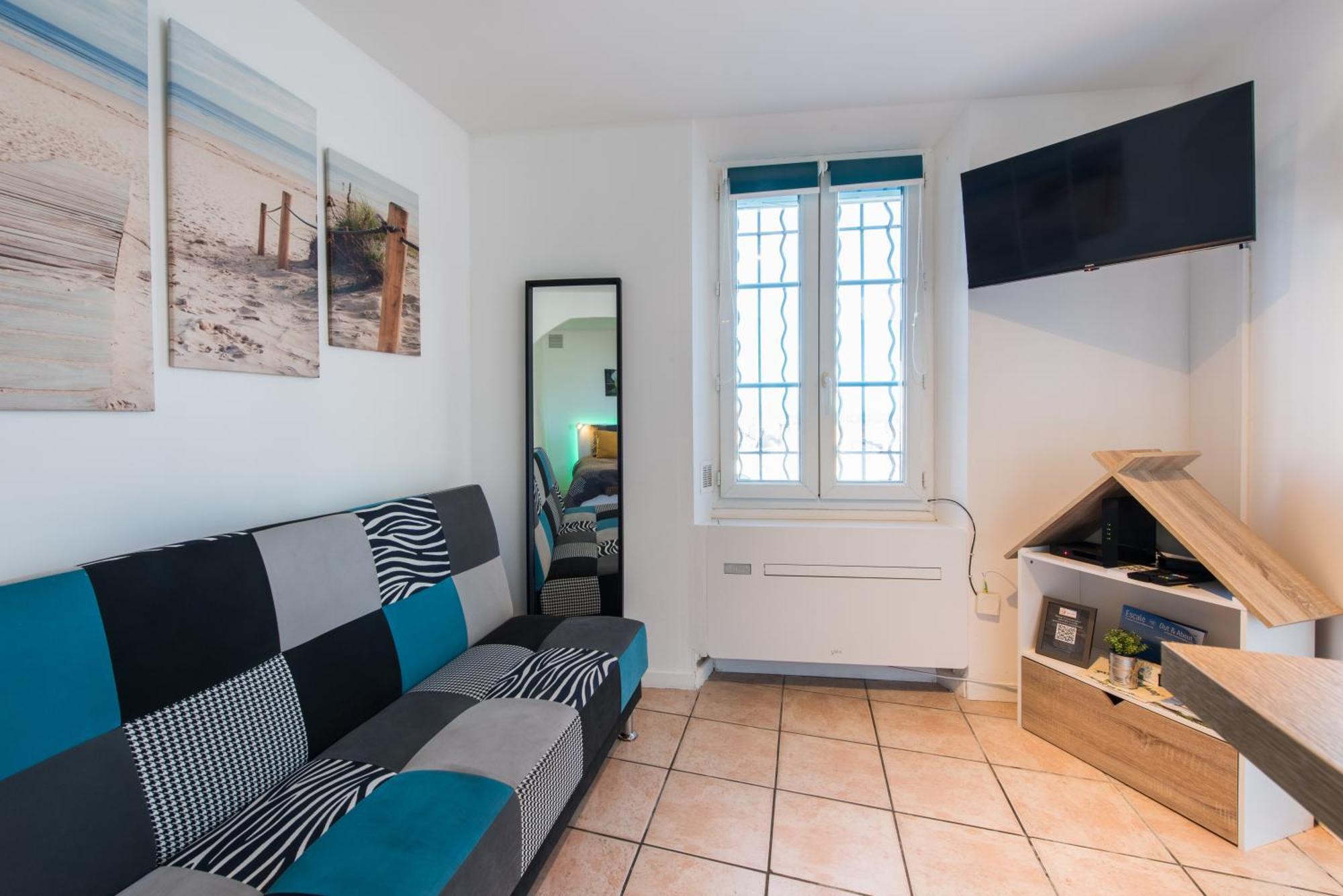Beautiful Renovated Studio With View- Old Hyères Kültér fotó