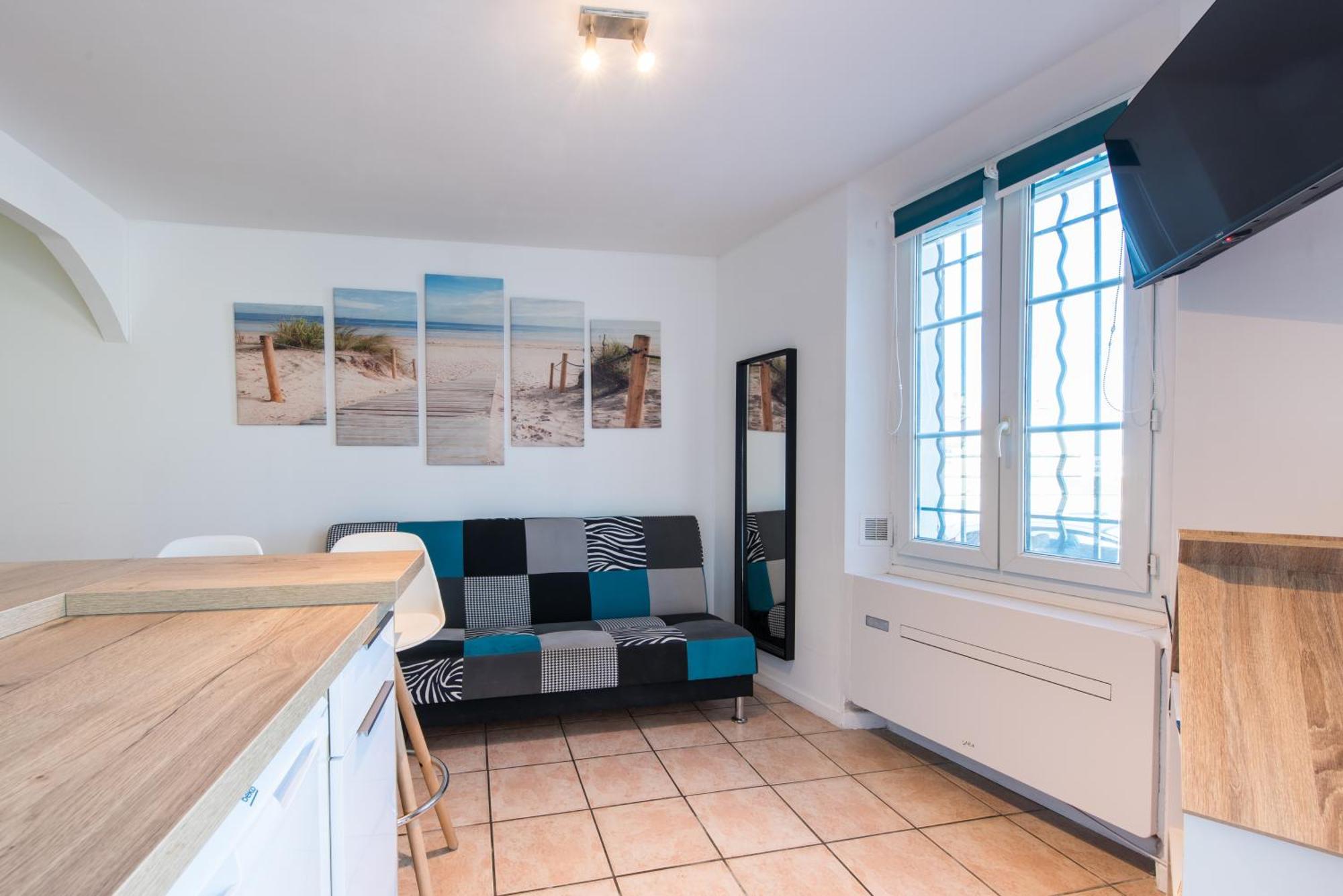 Beautiful Renovated Studio With View- Old Hyères Kültér fotó